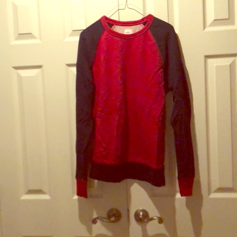 Men’s red and blue GAP sweatshirt